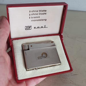Vintage KAWEE RANI Petrol Feuerzeug Everest Reifen Promo 1960s Germany Boxed, Funktionsfähig.