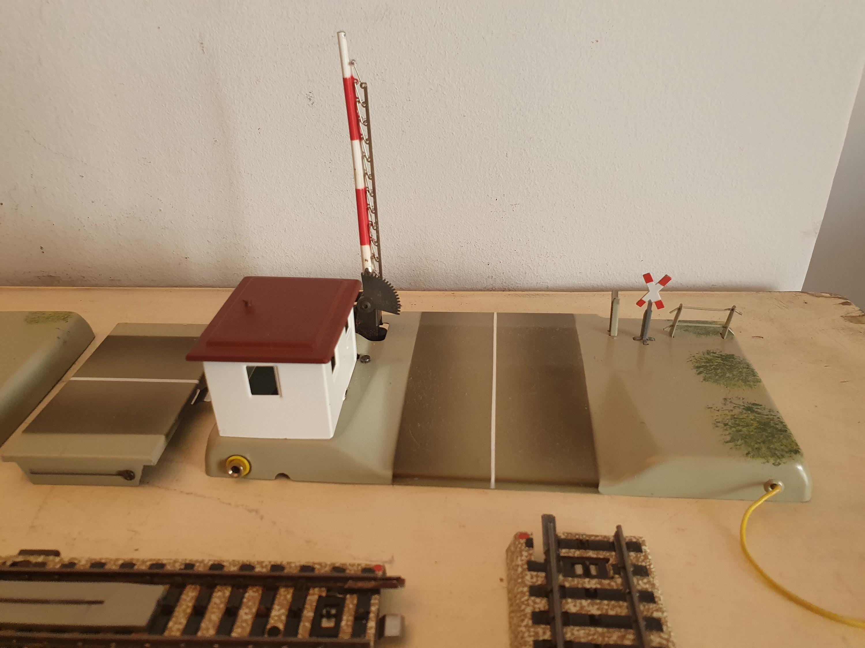 Vintage Märklin 7192 Automatic Level Crossing With Track Sections
