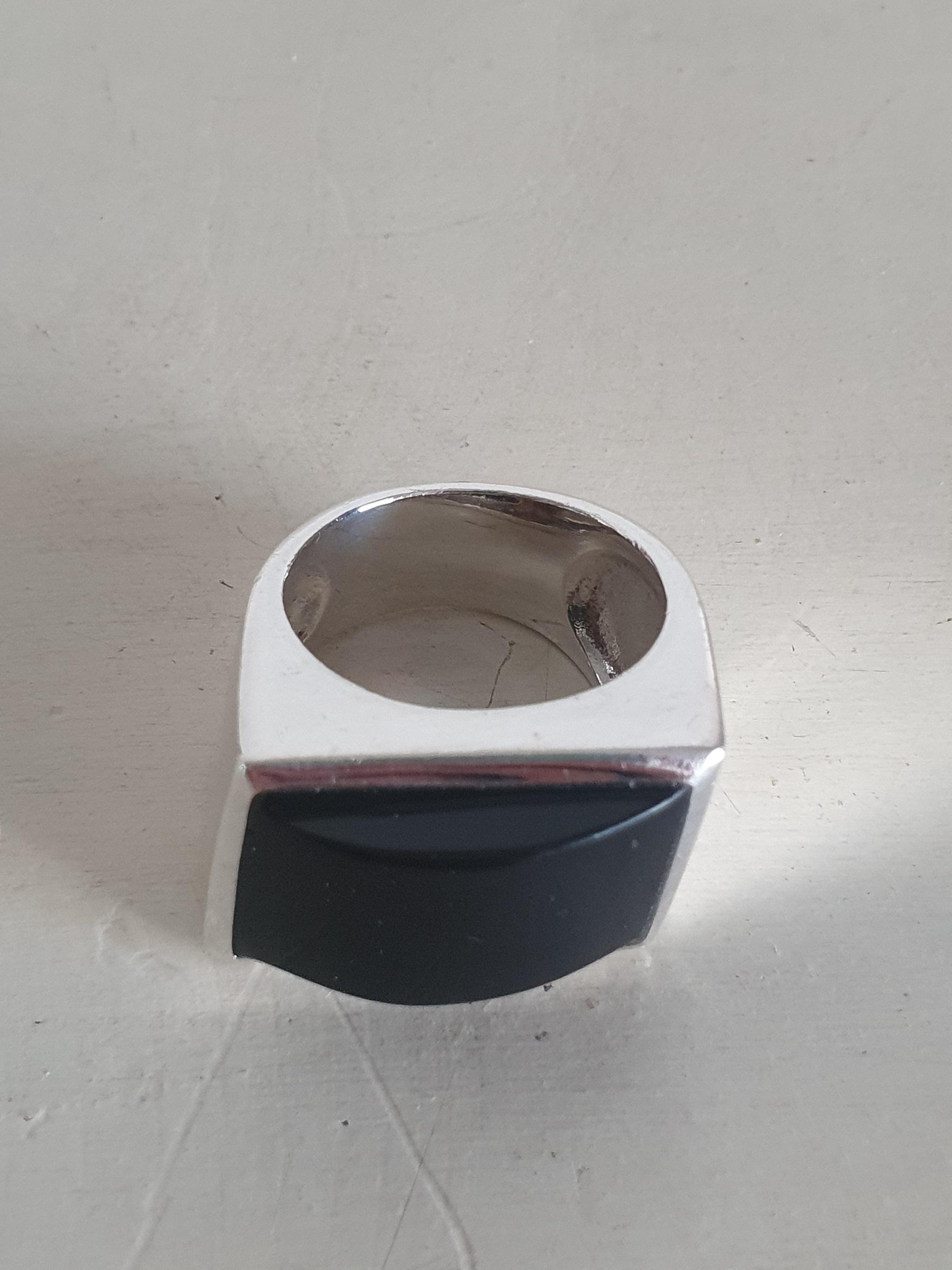 BMW E53 E39 Scuttle Panel Trim Cover Rivet Clip 8205295 BMW E53 E39 Scuttle Panel Trim Cover Rivet Clip 8205295