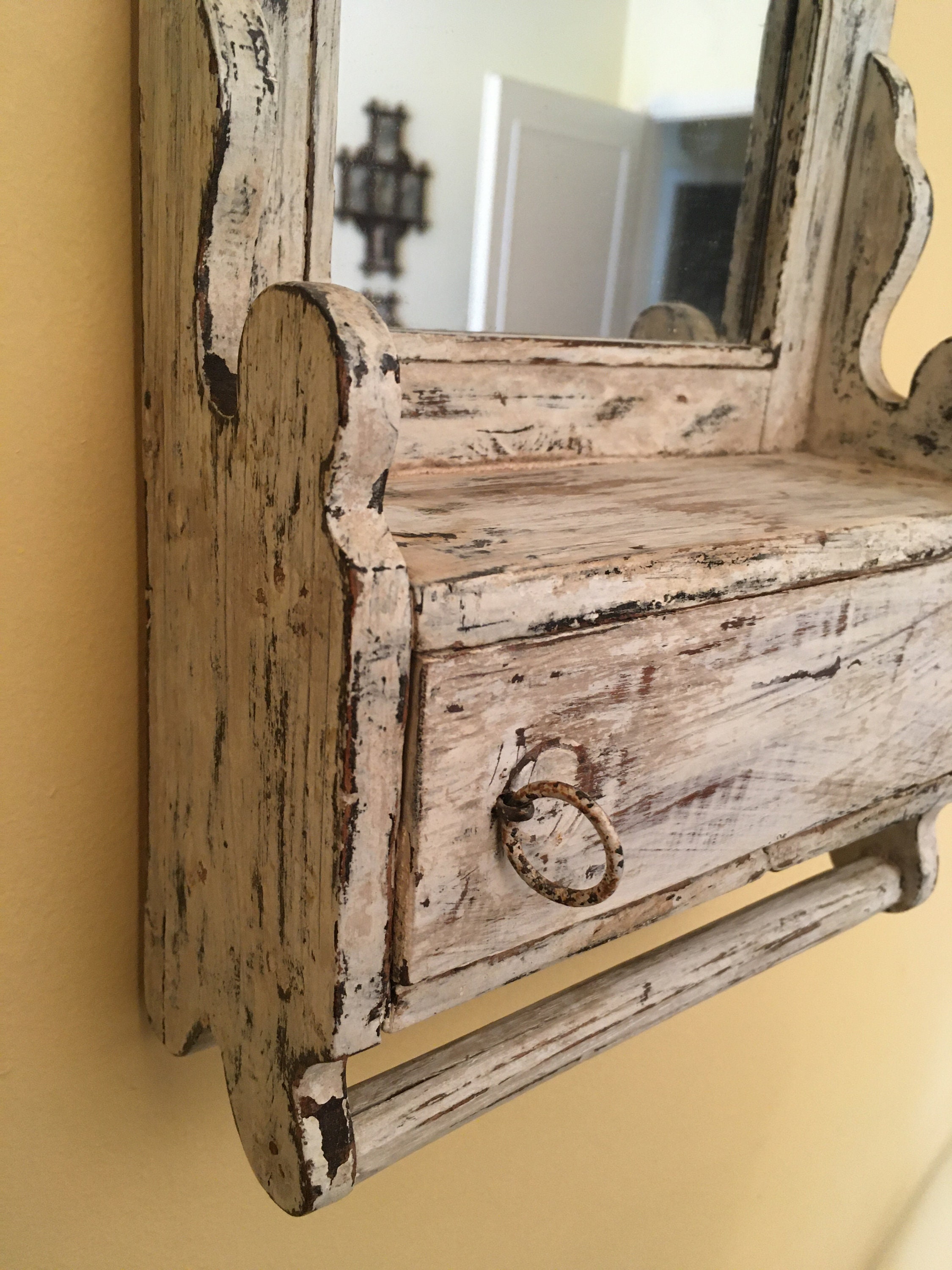 Kleiner Spiegelschrank vom Bauernhof. Badezimmerschrank aus | Etsy