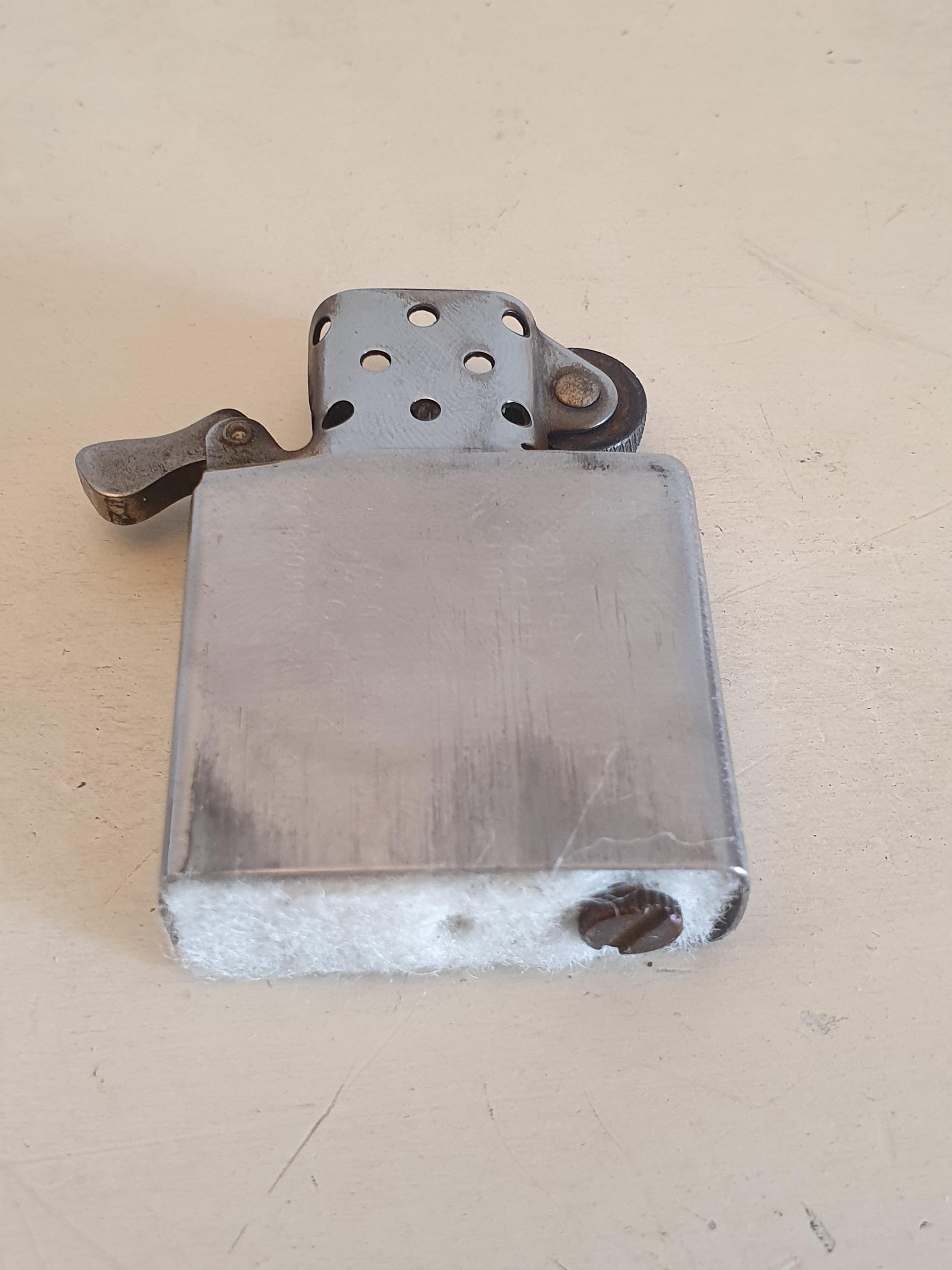 1970 年代のヴィンテージ USS ドナルド B. ベアリー FF-1085 Zippo 