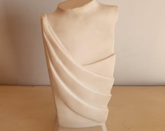 Escultura de torso griego de mármol vintage, c. década de 1950, estilo clásico, busto drapeado sobre pedestal, núcleo de yeso tallado a mano, 32 cm de alto, 3,97 kg