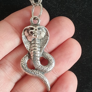 Collar vintage con colgante de serpiente y cobra de plata 925, joya de serpiente de plata esterlina probada, pieza de estilo gótico retro.