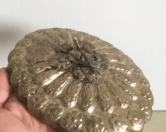 Srebrne tureckie lustro ślubne. Owalne, repoussé, srebrne, ozdobne lustro ręczne z uchwytem w kształcie ptaka 3D. Tradycyjne małe lustro ślubne na stół.