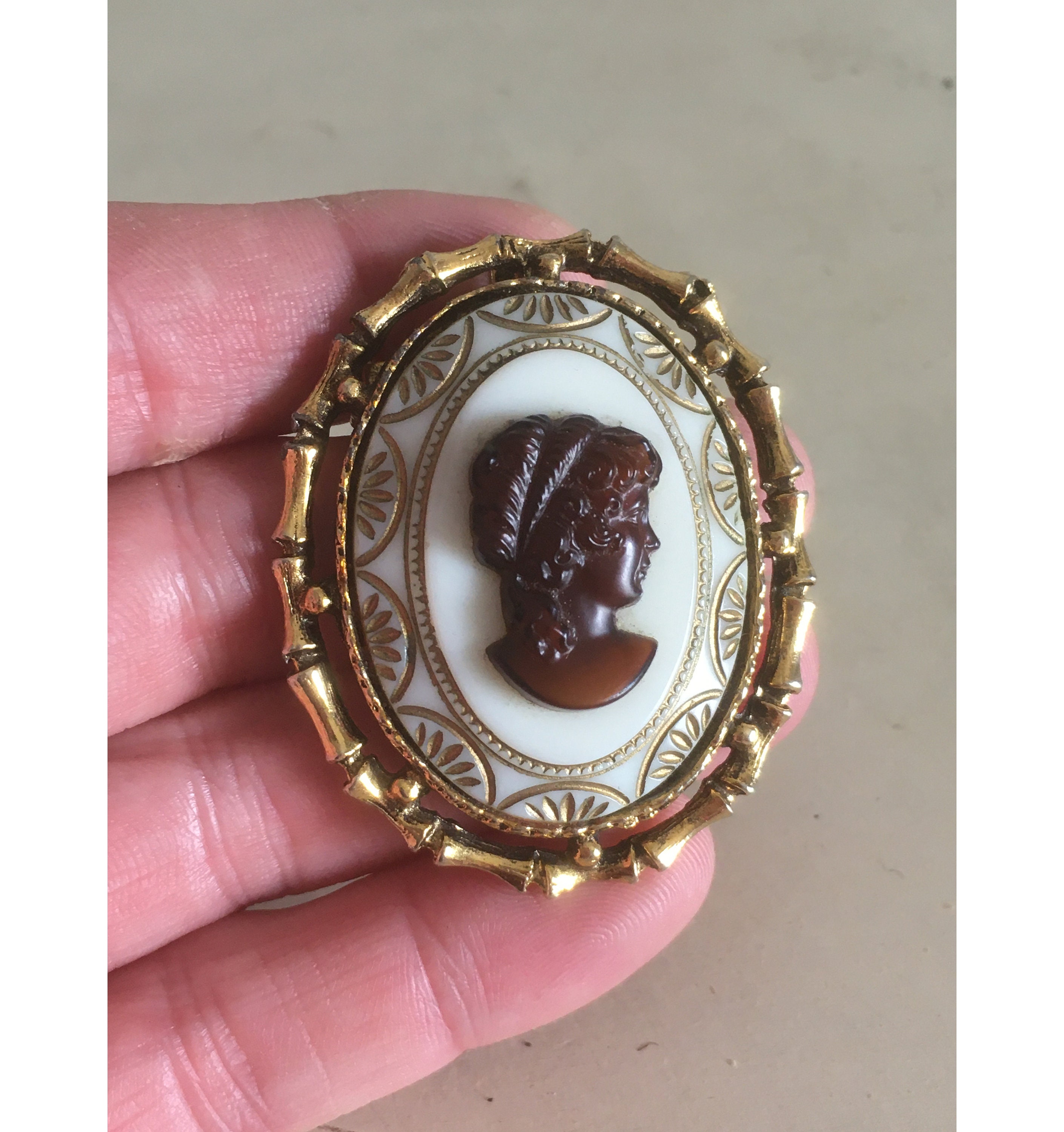 Vintage Cameo Bronze Bone & Resin Brooch-Pendant. Oval Romantic Era Design, Wedding, Bags, Clothes Brooch.