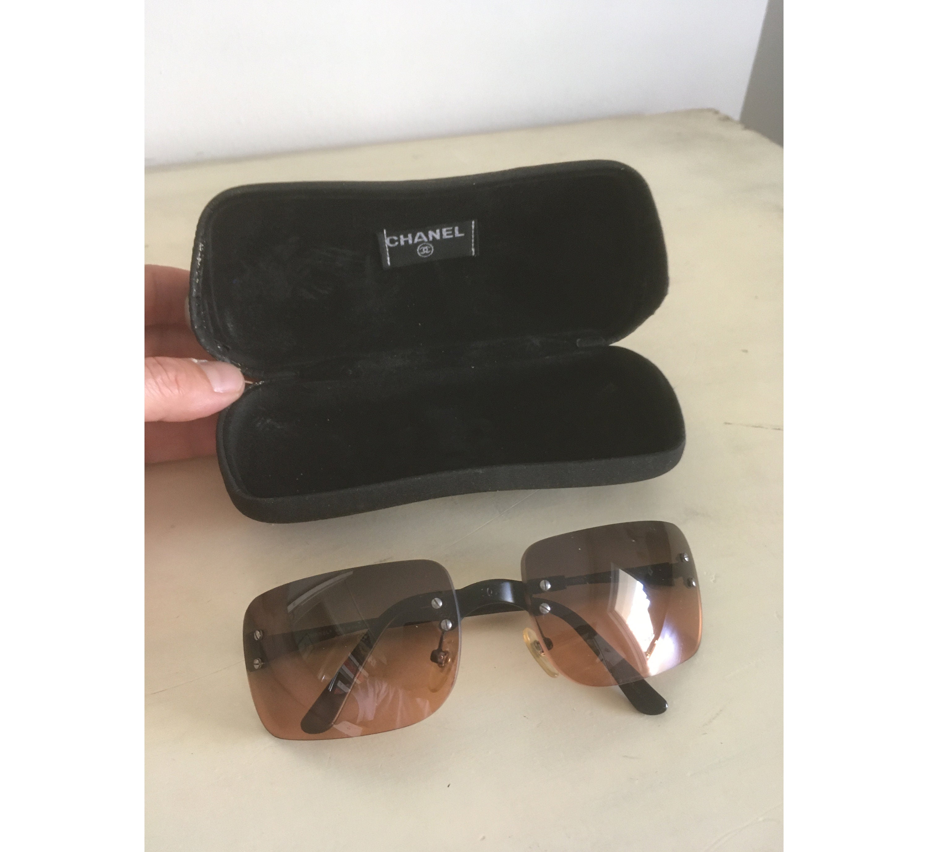 Sold at Auction: CHANEL QUILTED SIDE BLACK SUNGLASSES