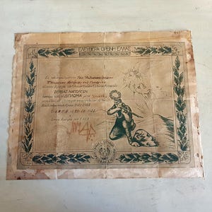 Seltenes authentisches griechisches Widerstandsdiplom von 1944, signiert von Napoleon Zervas - Sehr seltenes, historisches Dokument aus dem Zweiten Weltkrieg.