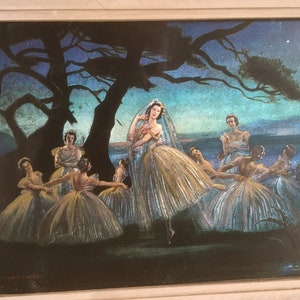 Op de afbeelding: Een schilderij van een groep ballerina's in witte tutu's die 's nachts onder een boom dansen. De ballerina's staan in een cirkel, met &eacute;&eacute;n ballerina in het midden. De achtergrond is een donkerblauwe lucht met sterren.