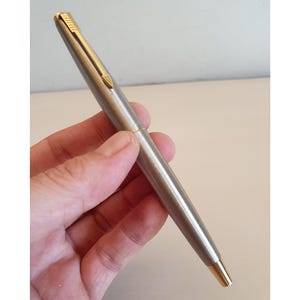 Vintage Parker 45 Flighter Fountain Pen – Made in England, Steel & Gold Trim, Medium Nib, New Refill, 13.5cm, 21.6g