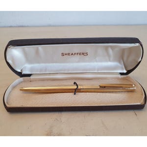Bolígrafo Sheaffer vintage bañado en oro de 12 quilates, fabricado en EE. UU., mecanismo de clip G.F. coronado, en estuche, diseño de rayas, bolígrafo coleccionable de los años 60.
