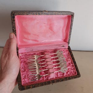 Set of 6 Vintage Silver 800 Appetizer Forks with Ornate Handles in Original Case – 12.4 cm Long, 10 g Each, Mid 20th Century