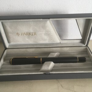 Parker Rialto Kugelschreiber Matt Schwarz Gold Zierstifte. Original Etui dabei.