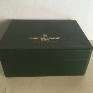 Scatola per orologi Frederic Constant Geneve. Custodia da presentazione in pelle verde. Custodie per orologi di lusso.