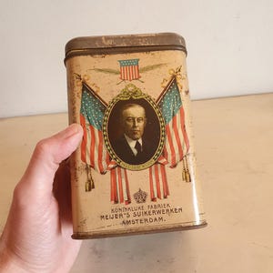 Rare Vintage WWI Meijer’s Suikerwerken Tin Box, Royalty and Leaders, Multinational Flags, Amsterdam, Decorative Collectible Tin(6.3 in Tall)