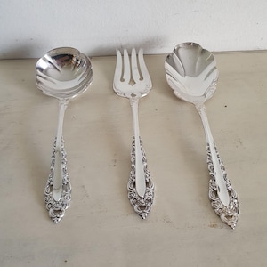 Vintage &quot;Community&quot; Silverplate Dessert Serving Set with Ornate Handles, 3 Pieces, Circa 1940s, 20.5 to 22.5 cm