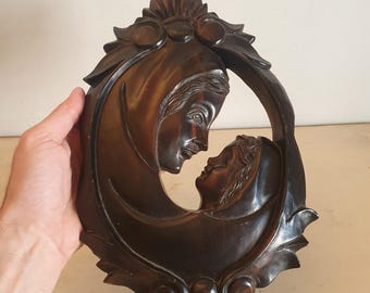 Vintage handgeschnitzte Wandtafel der Jungfrau Maria mit Kind, religiöse Volkskunst in dunklem Holz, christliche Ikone, 31 x 20 cm, 663g, Mitte des 20.