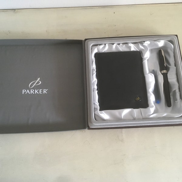 Parker Sonnet 18K Nib Plum Pen inutilisé & Parker Leather Wallet Deluxe Gift Box. millésime. Menthe.