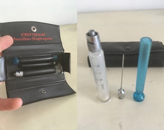 Vintage Propper Mfg Co Glass Syringe Medical Kit with Case. Pharmaceutical Memorabilia. Streptocaine Penicilline Streptomycine Pocket Kit.