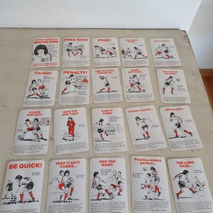 Vintage Kevin Keegan-kaartspel 'Play Better Soccer' uit de jaren 70 met 47 voetbaltips, complete set - House of Dubreq. Voetbalspel voor 2-6 spelers.