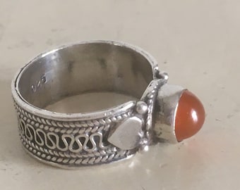 Sterling Silver 925 & Carnelian Gemstone Vintage Ring. Handmade Ring with Hearts on Shoulders and Filigree Style Shank.