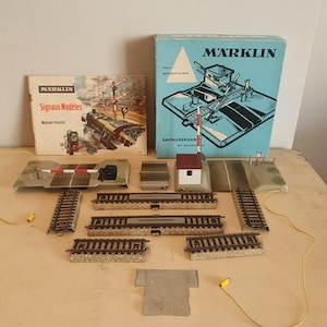 Vintage Märklin 7192 Automatic Level Crossing with Track Sections, Made in Western Germany, Complete Boxed Set, 1960s HO Scale