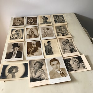 Ein Set von 16 Postkarten mit bekannten Schauspielern. Vintage Sammelkarten. Keine Schrift auf der Rückseite.