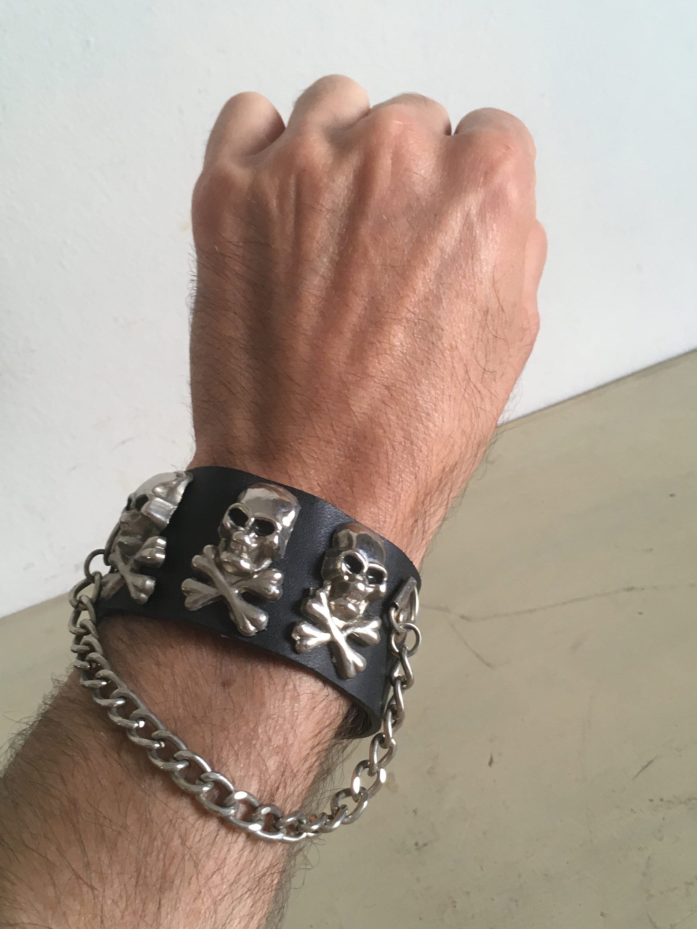 アクセサリーその他 Woven Leather Skull Bracelet Skull Leather Bracelet Men's Personalized Multi-layer Woven