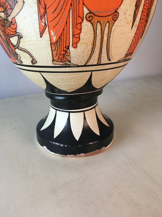 古代ギリシャの陶器の絵付け壺（アンフォラ）。古風な手作りの