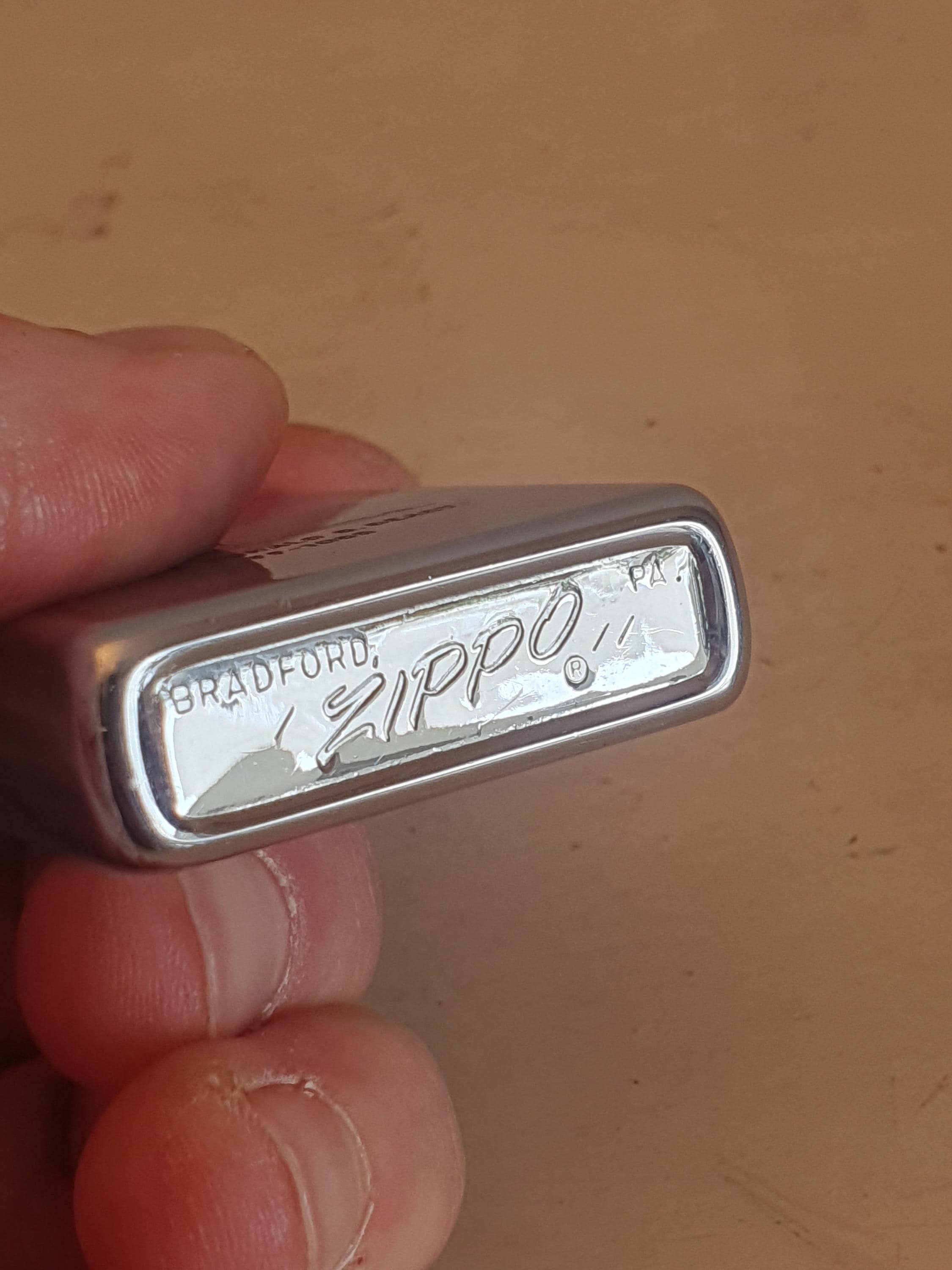 1970 年代のヴィンテージ USS ドナルド B. ベアリー FF-1085 Zippo 