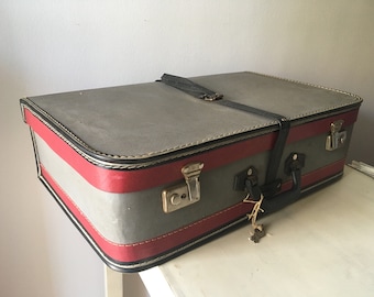 1970&#39;s Suitcase. Vintage Suitcase for Office Decoration and Storage. Memorabilia Case. Memories Box.