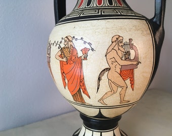 古代ギリシャの陶器の絵付け壺（アンフォラ）。古風な手作りのレプリカ