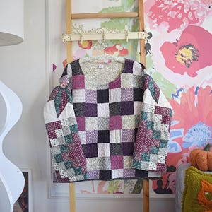 Vintage-Stepppullover: Handgefertigtes Patchwork-Baumwolloberteil