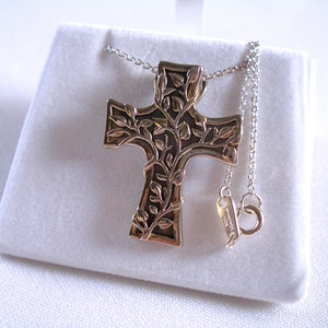 Lavaggi - Mother of Pearl Sterling Silver Ornate Cross and Necklace