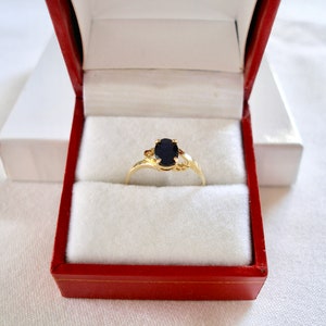 1 Ct. Sapphire Solitaire  14k Yellow Gold &#39;Hearts&#39; Ring