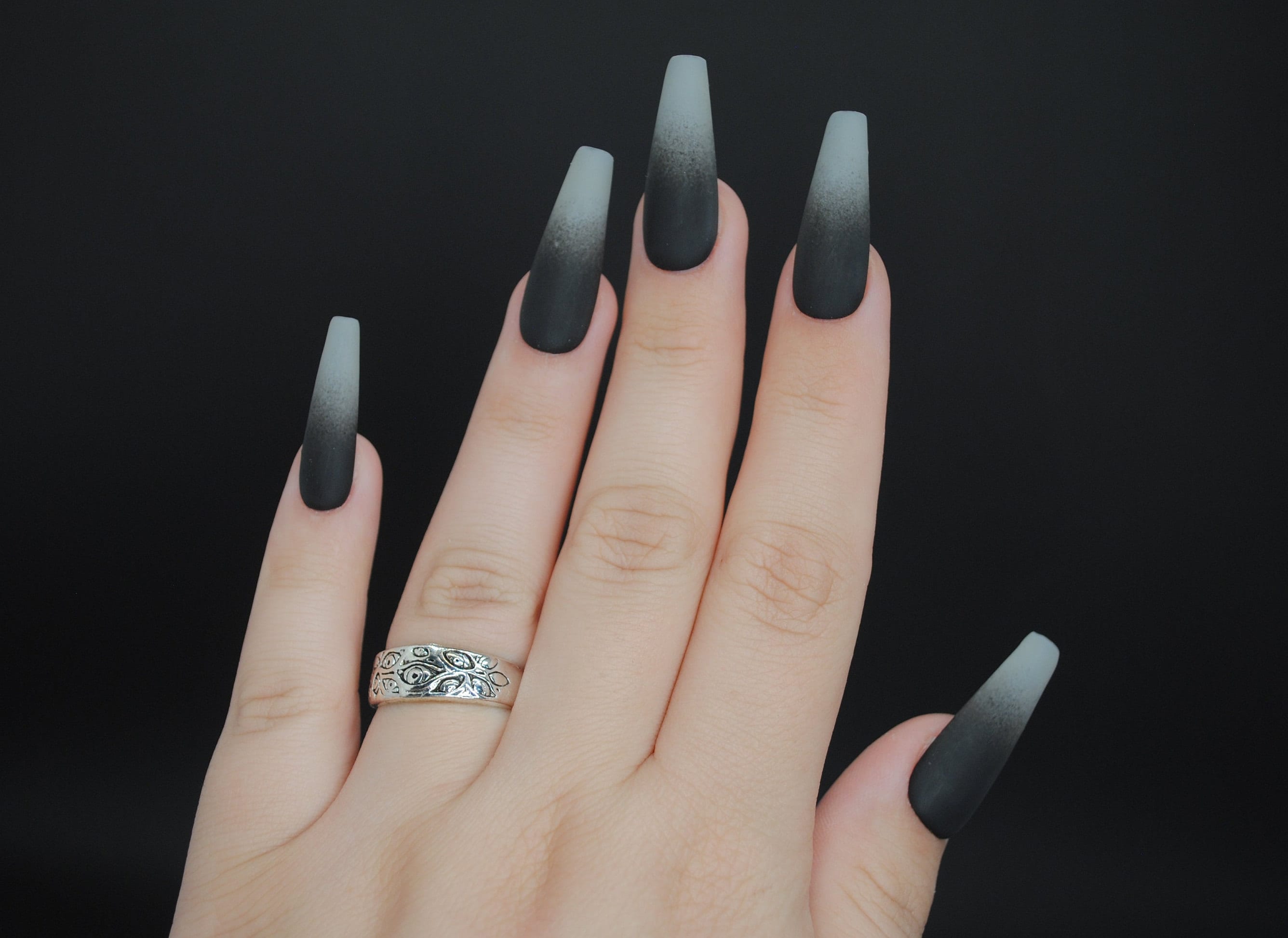 Ombré mate gris y negro Uñas postizas - Etsy México