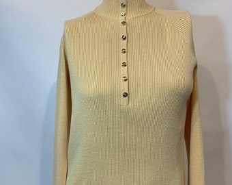 ST JOHN Sport di Marie Gray Designer Yellow Ribbed Button Maglione Frontale - Lana a maniche lunghe Leggero Mock Neck