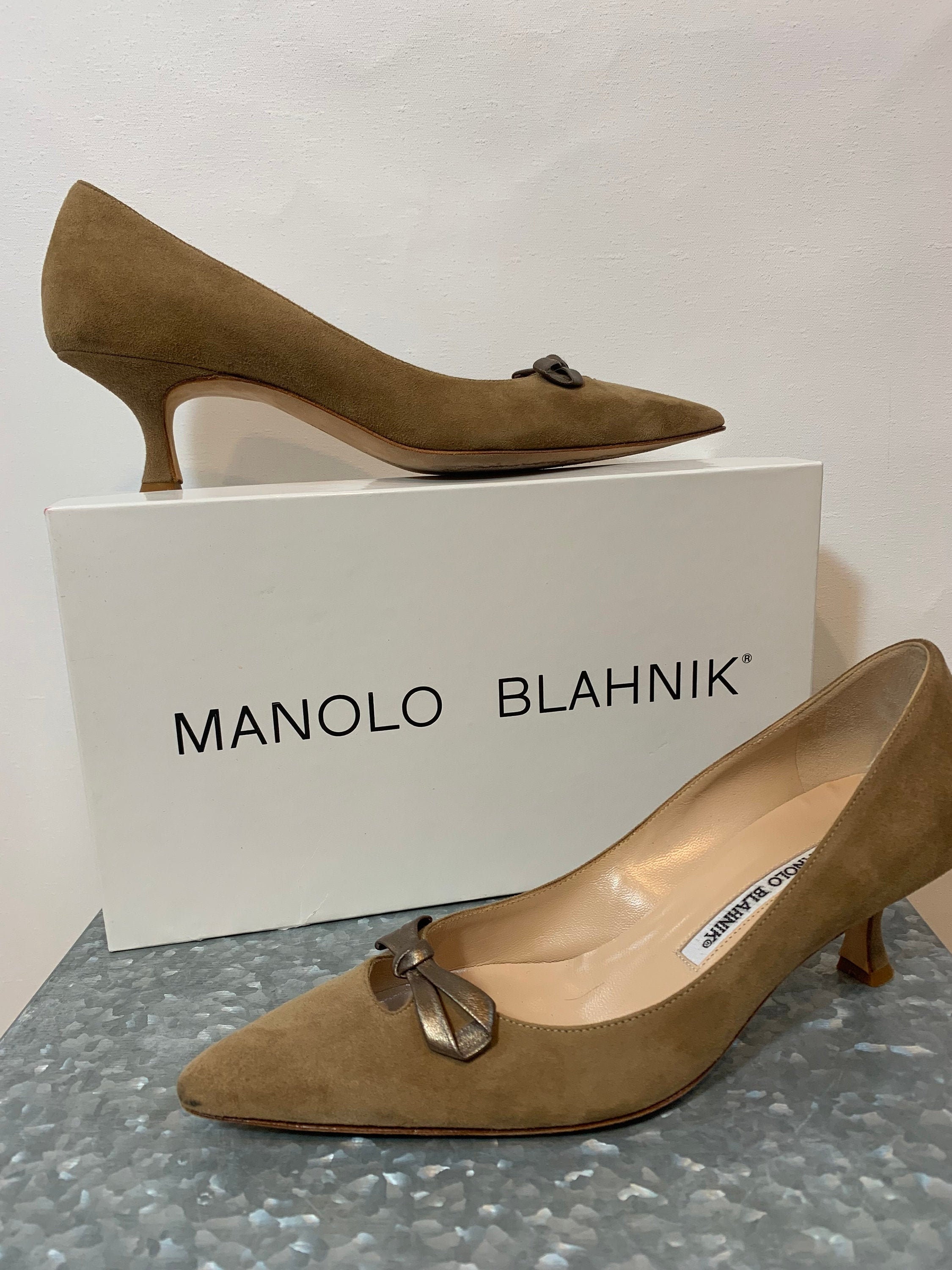 MANOLO BLAHNIK Designer Suede Kitten Heels Tan With Bows - Etsy Australia