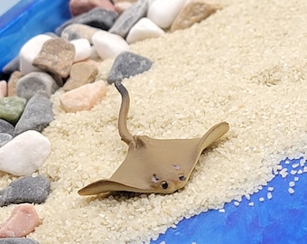 Mini cownose ray figurine VERY SMALL