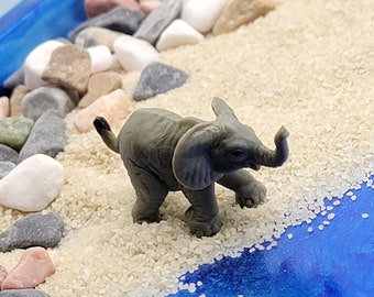 Mini elephant figurine VERY SMALL