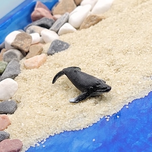 Mini humpback whale figurine VERY SMALL