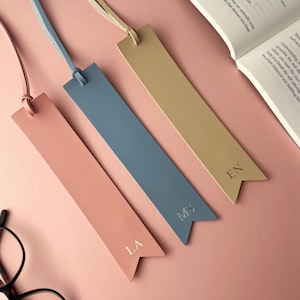Personalised faux Leather Bookmark, Bookmark gift for her, Hand stamped bespoke bookmark, Custom page holder, Monogrammed tassel book mark
