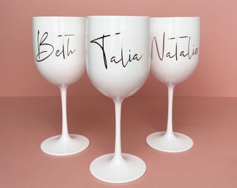 Custom White Plastic Wine Glass, Personalised Wine Glass, 400ml Reusable Glass, Hen do, Bridesmaid gift, Birthday Party Decor, Hot tub glass