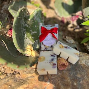 Dark Rose & Labdanum Soy Wax Melts, Luxury Scent. Explore Now!