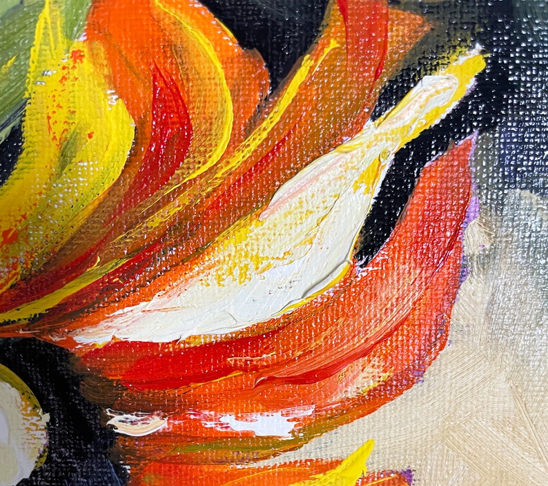 以下が含まれることがあります： 黄色、オレンジ、赤、白の色の厚い筆致で描かれた抽象画。絵画はテクスチャのある表面とモダンなスタイルを持っています。