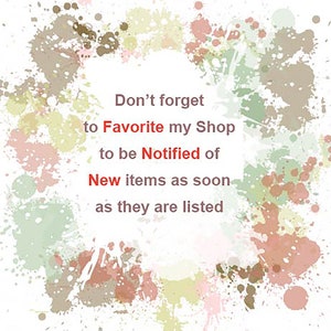 以下が含まれることがあります： ピンク、グリーン、ブラウンの色合いの飛び散ったペイントで彩られたカラフルな抽象的な背景。テキスト「新しいアイテムがリストアップされたらすぐに通知を受けるために、私のショップをお気に入りに追加することを忘れないでください」は赤で書かれています。