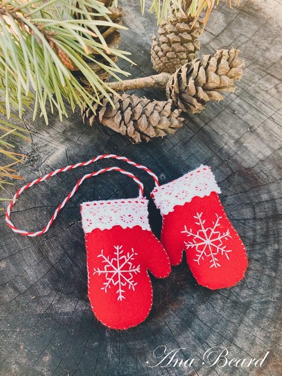 Christmas ornament favors deals