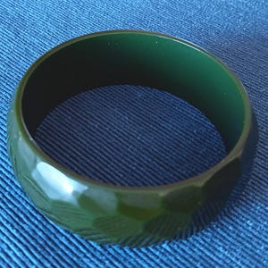Vintage Bakelite Green Hexagon Faceted Bangle Bracelet Tested
