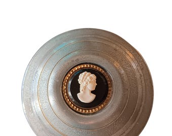 Vintage musikalische Puderquastendose aus Aluminium, Metall, Aufziehmechanismus, funktionsfähig, Cameo, 1940er Jahre