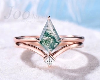 Vintage unique kite shaped green moss agate engagement ring set rose gold silver dainty princess cut moissanite bridal ring set for women