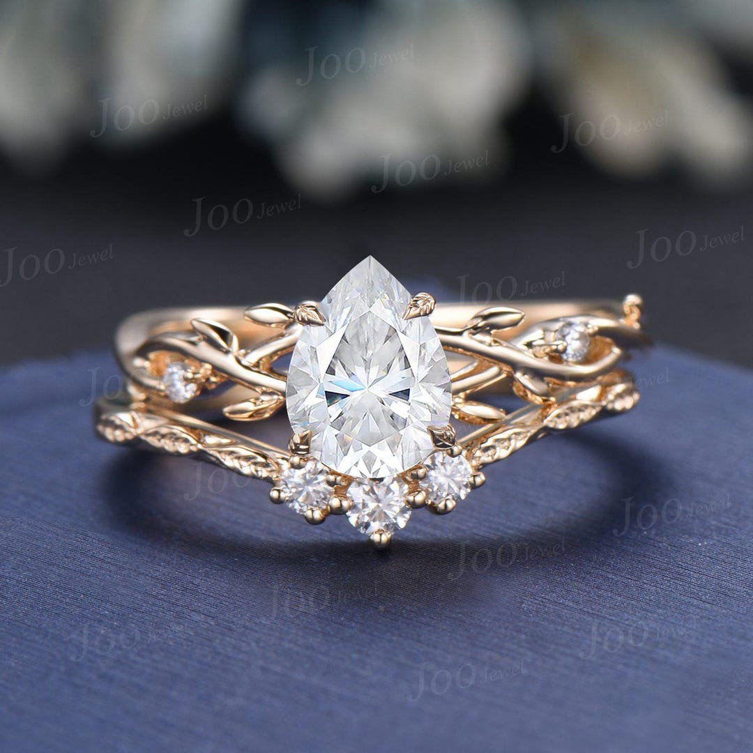Ensemble de bagues de fiançailles en moissanite inspirée de la